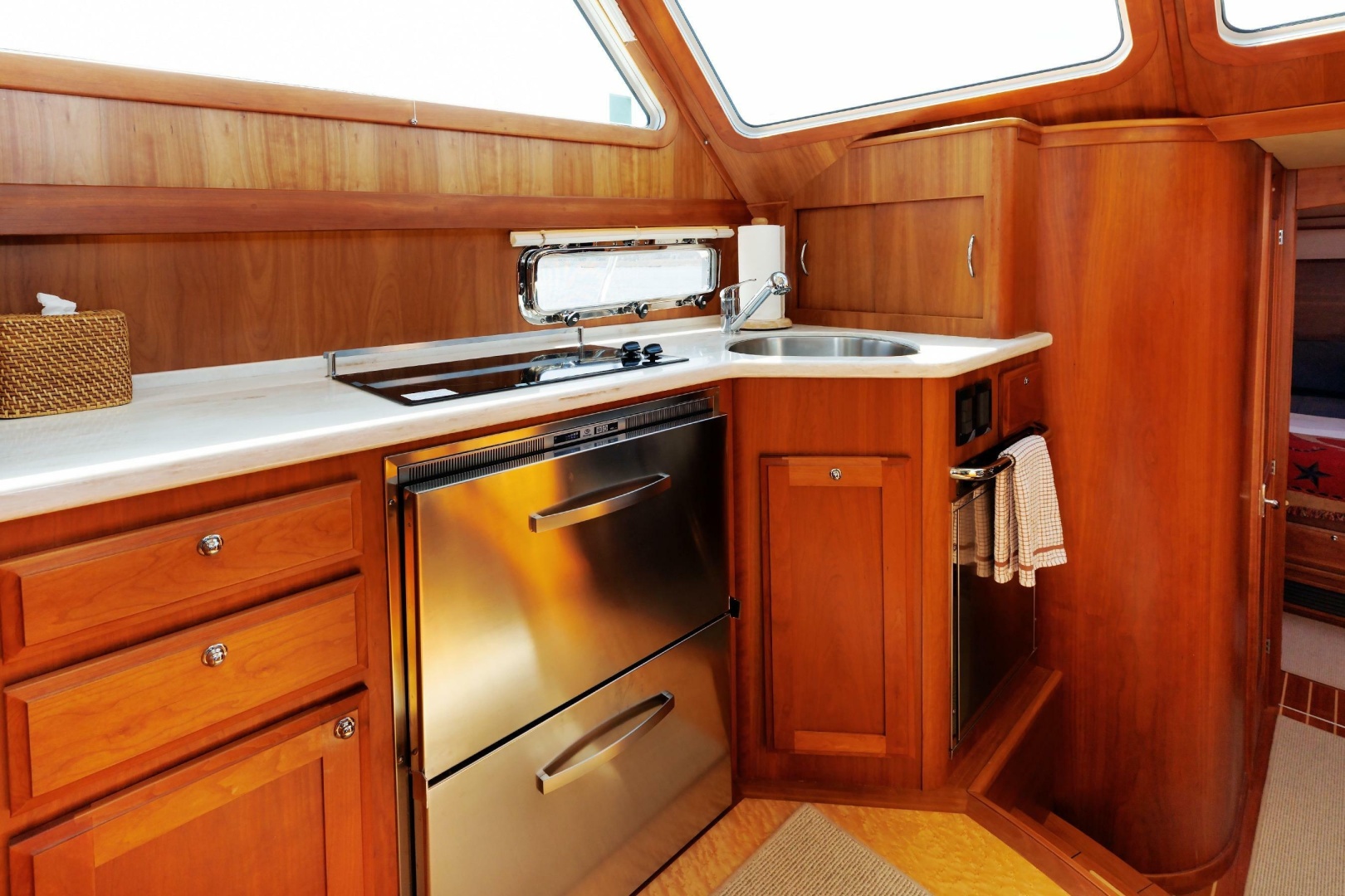 2016 Sabre 42 Fly Bridge Sedan - Image 12