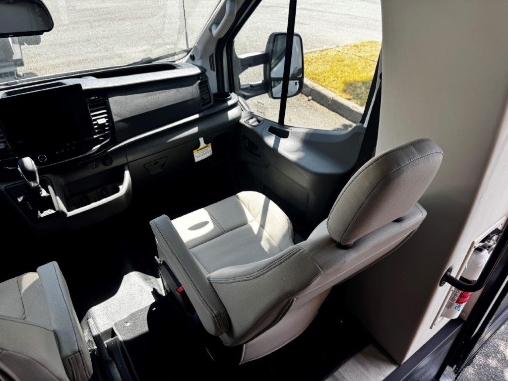 2027 Thor Motor Coach Gemini Trip 22MT - Image 9