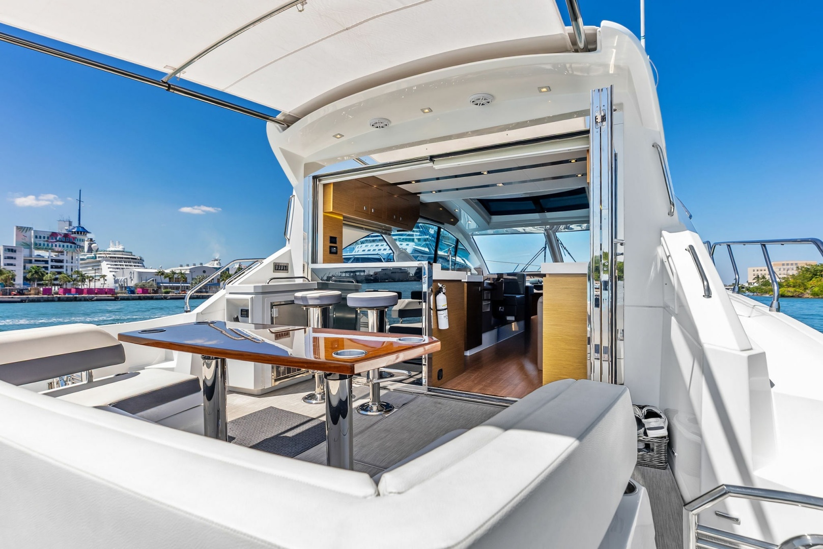 2019 Cruisers Yachts 54 Cantius - Image 20