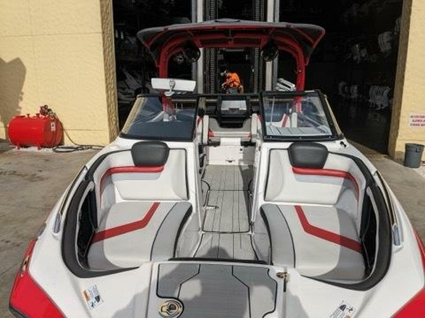 2020 Yamaha Boats 242X Base - Image 8