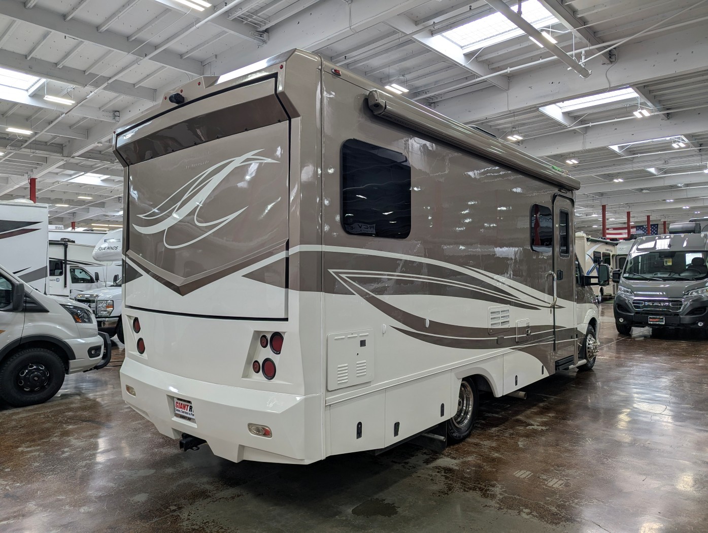2015 RENEGADE Villagio 25QRS - Image 5