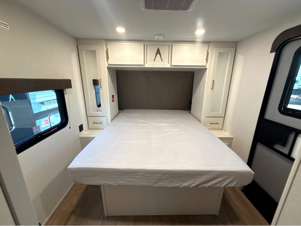 2026 GRAND DESIGN TRANSCEND 245RLT - Image 19