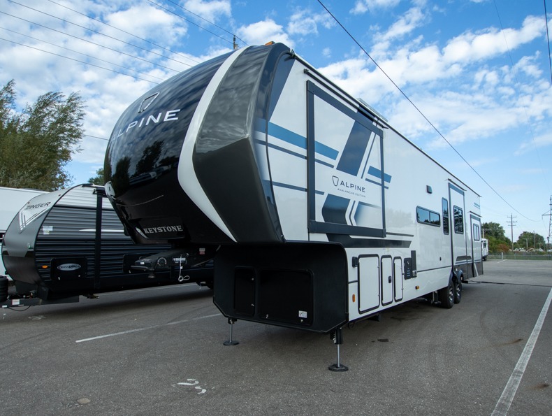 2026 Keystone Alpine Avalanche Edition 380LT - Image 5