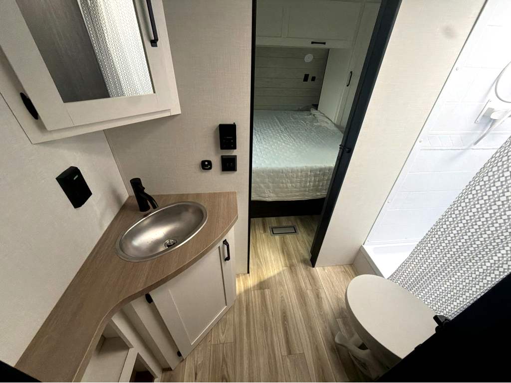 2027 VENTURE RV SIENNA 241VRD - Image 27