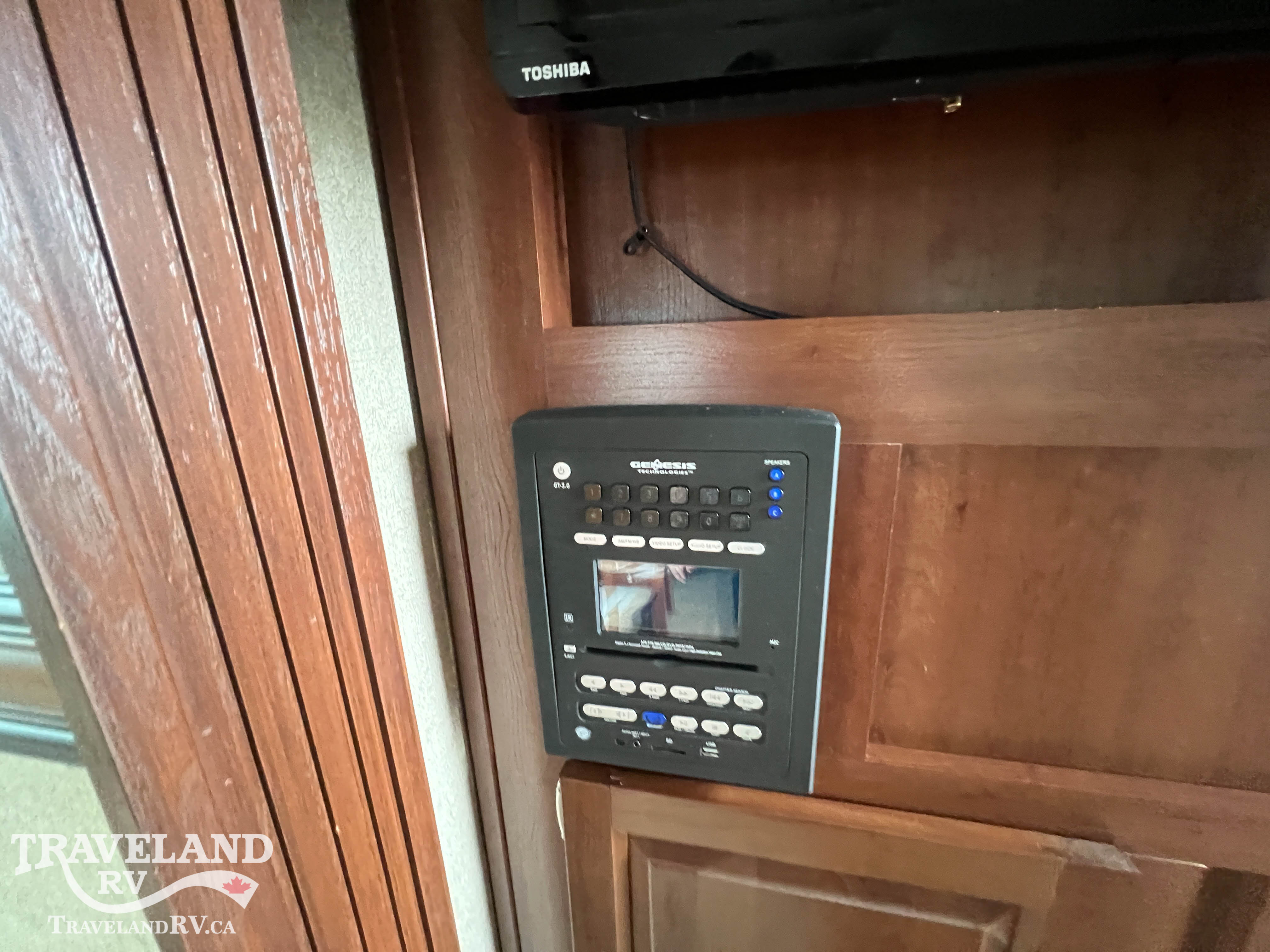 2015 Forest River Rockwood Signature Ultra Lite ULTRA LITE 8285IKWS - Image 11