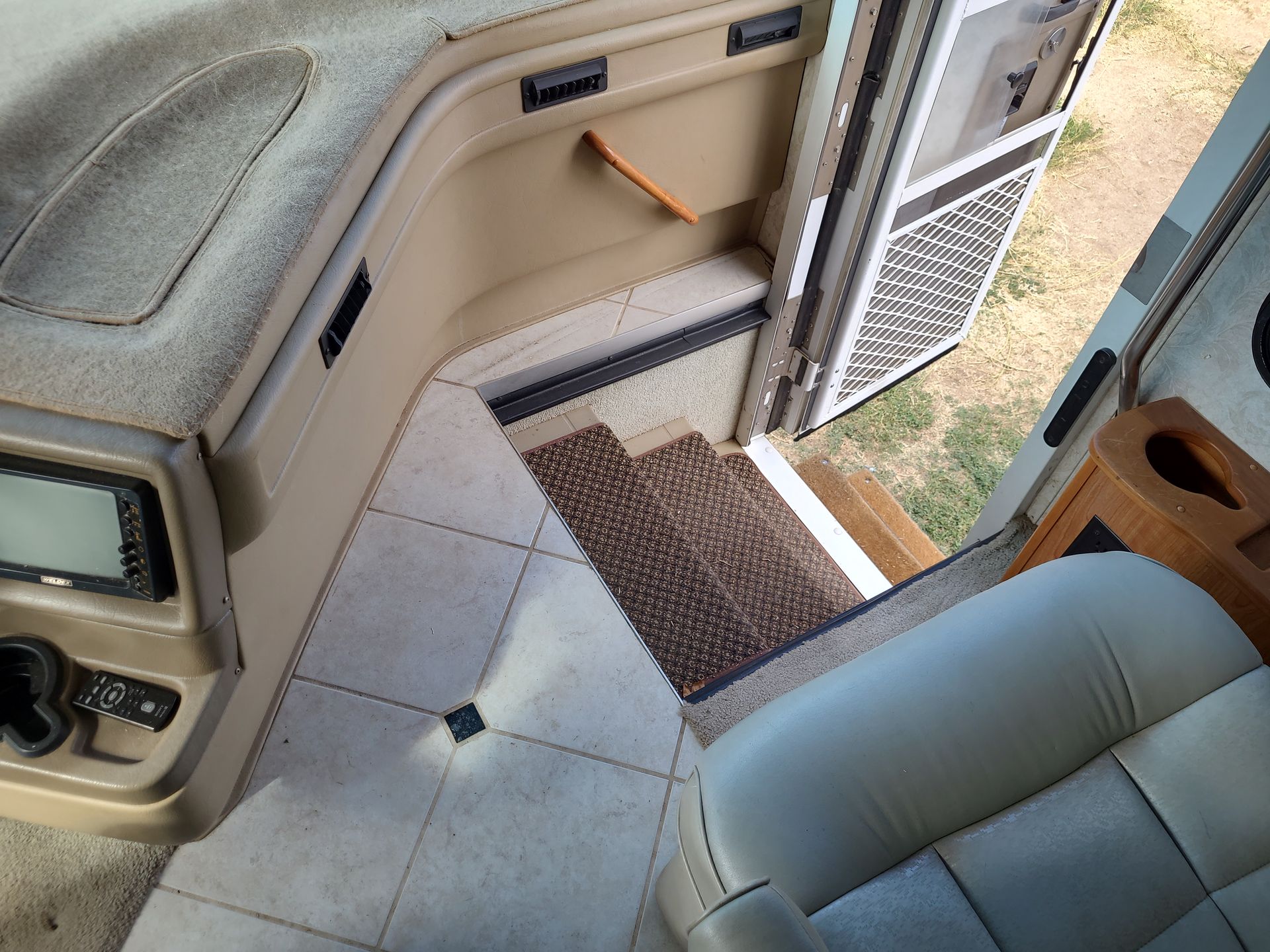 2005 National Tropical 396LX - Image 13
