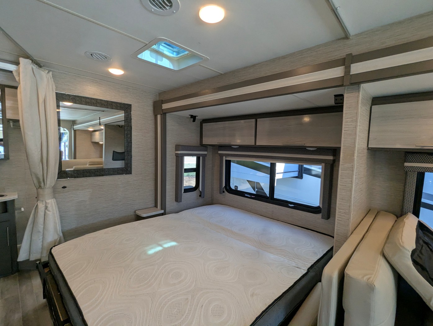 2023 Thor Motor Coach Axis 24.4 - Image 29