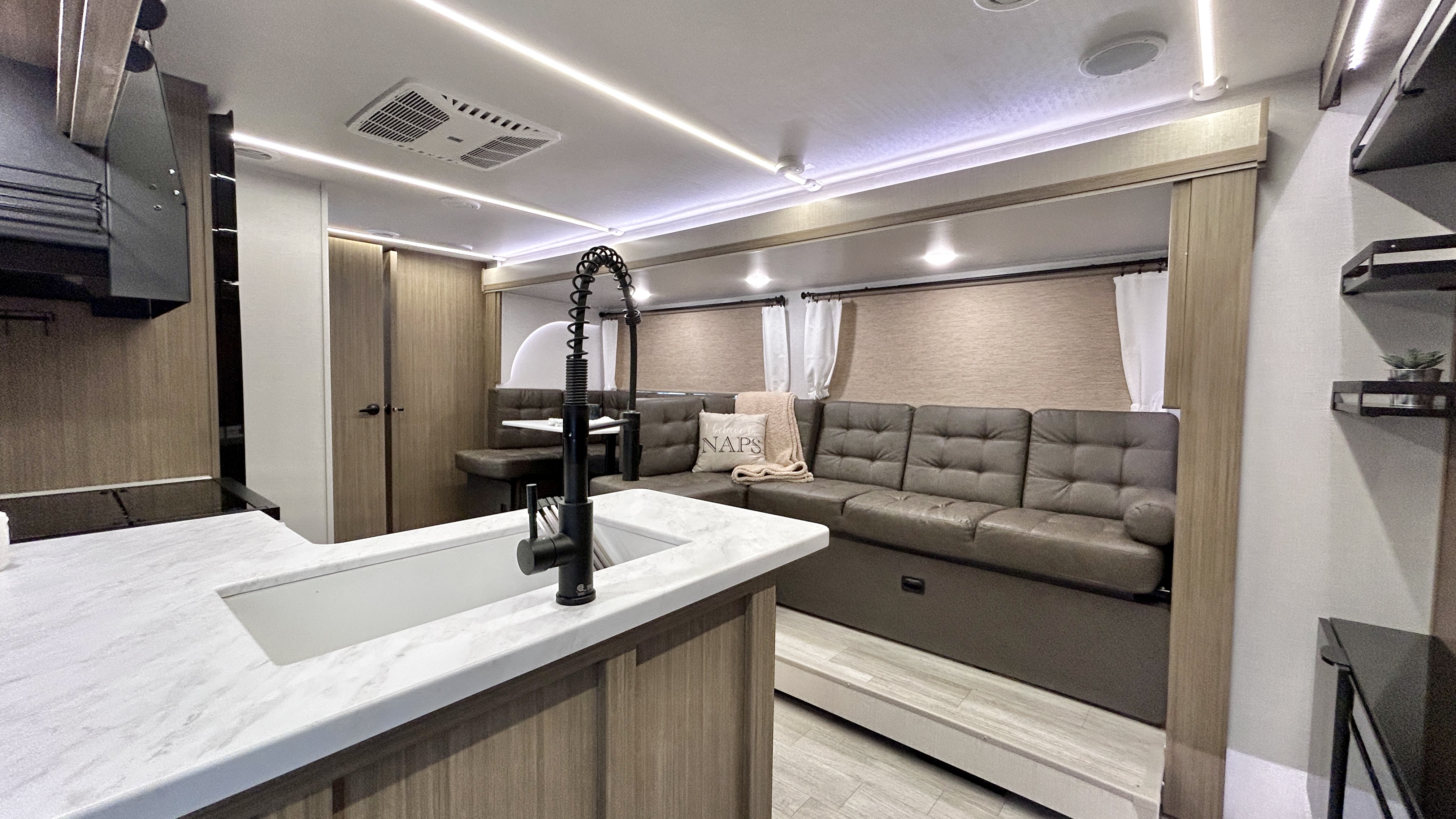 2025 Forest River Cruise-Lite Series 28VBXL - Image 10
