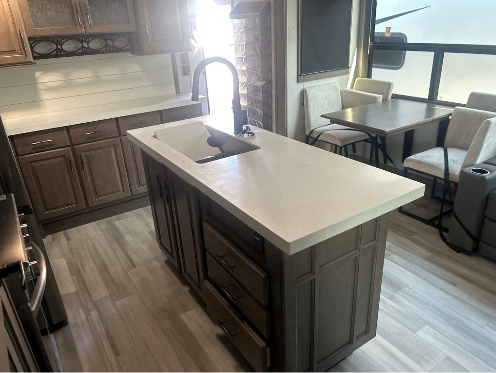 2023 GRAND DESIGN SOLITUDE 378MBS - Image 14