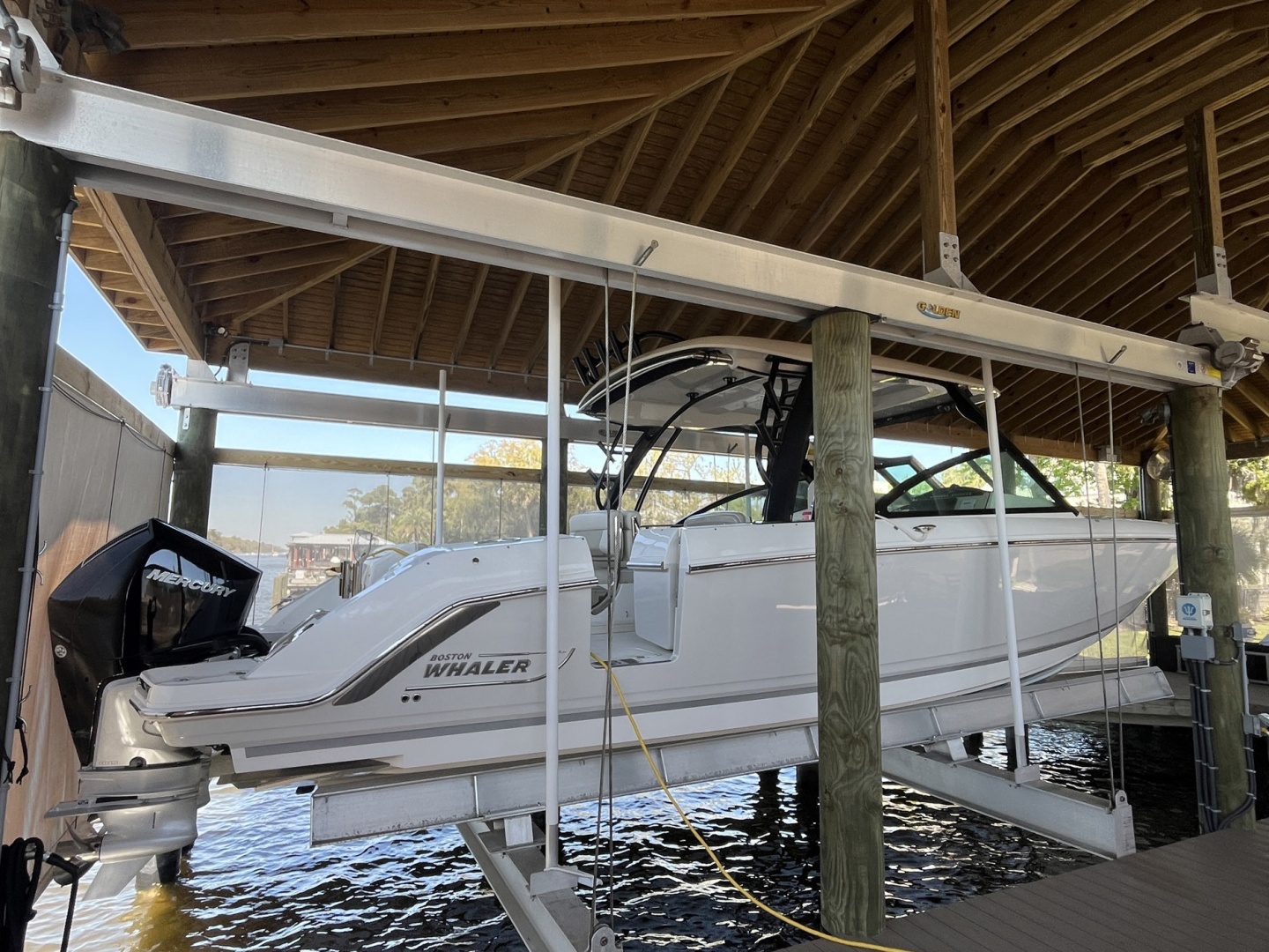 2022 Boston Whaler 320 Vantage - Image 4