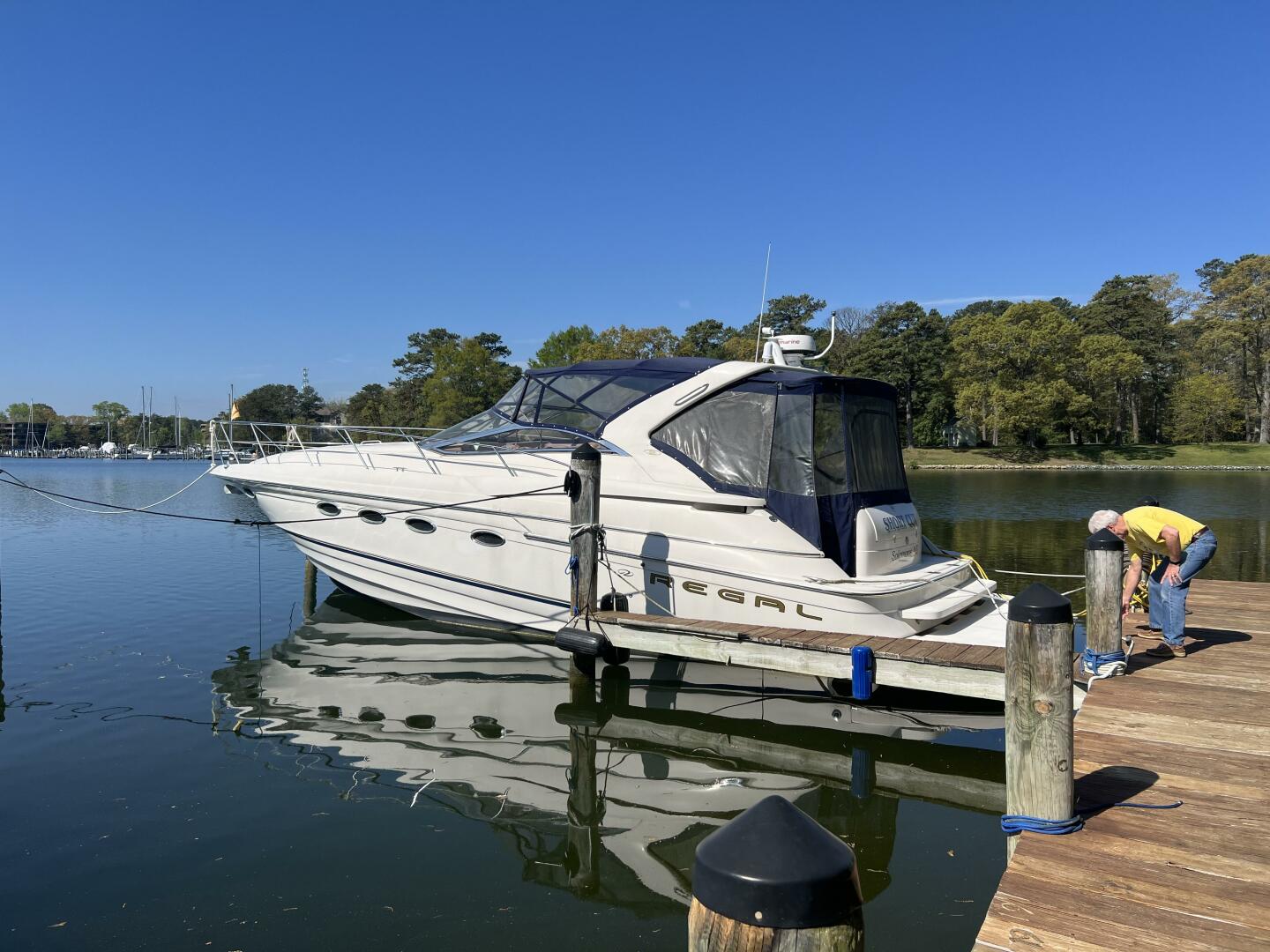 2000 Regal 4160 Commodore - Image 1