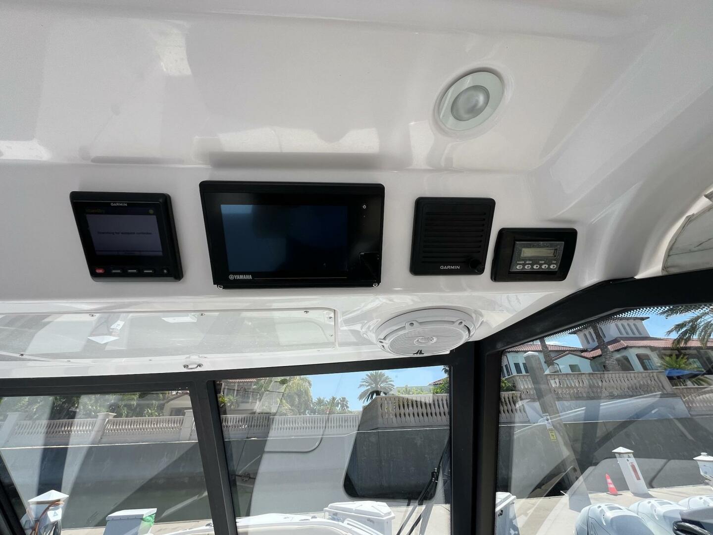 2019 Everglades 340 Dual Console - Image 11