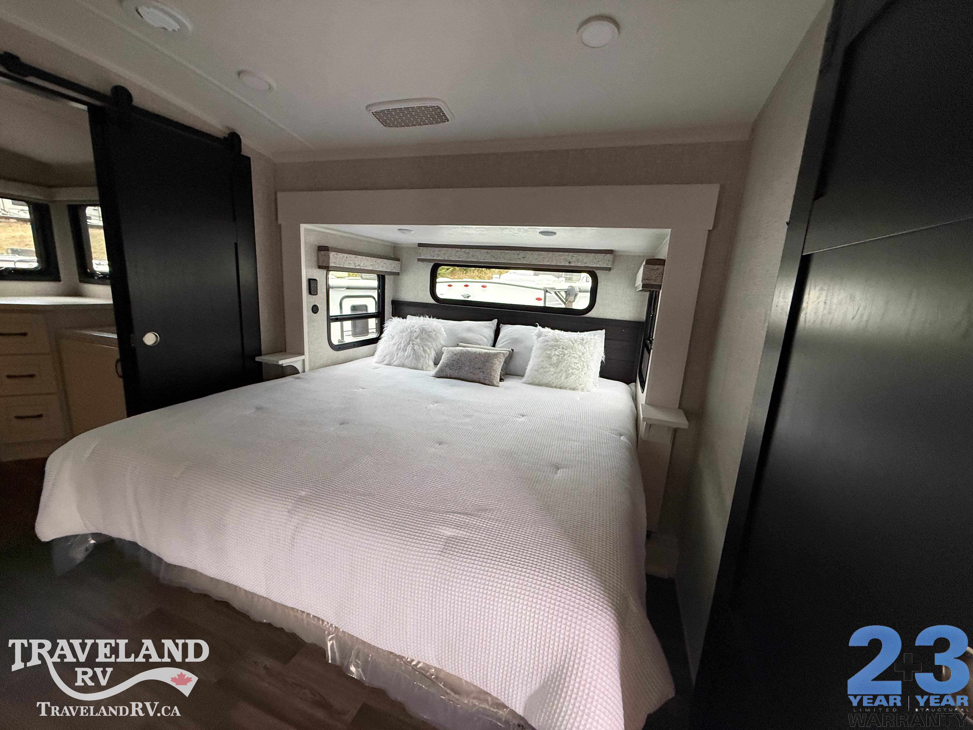 2025 Jayco North Point 382FLRB - Image 16