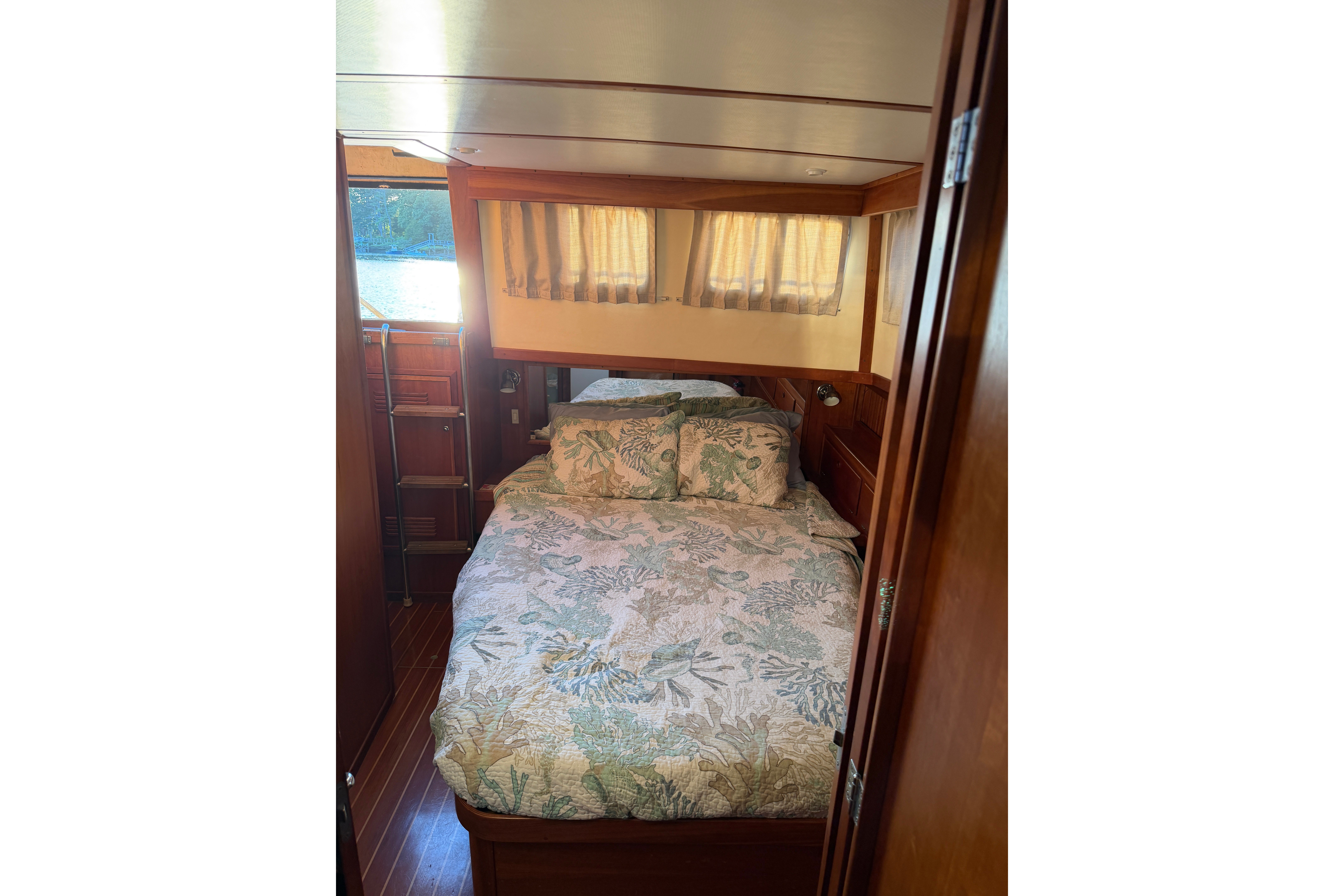 1998 Sabreline 36 AFT CABIN - Image 57