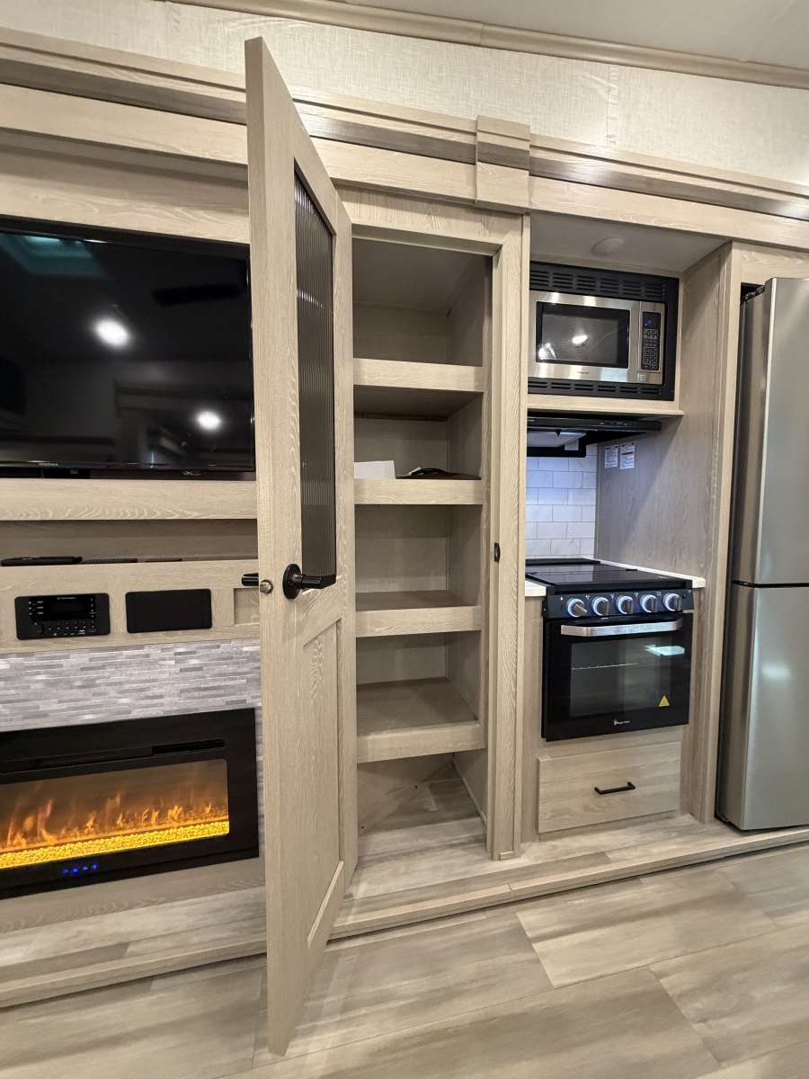 2022 Forest River Rockwood Ultra Lite 2883WS - Image 8