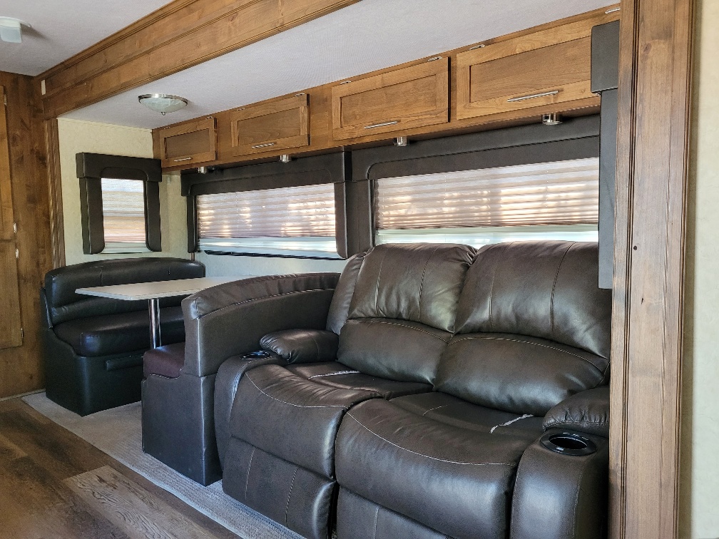 2006 Jayco Seneca HD 34 SS - Image 8