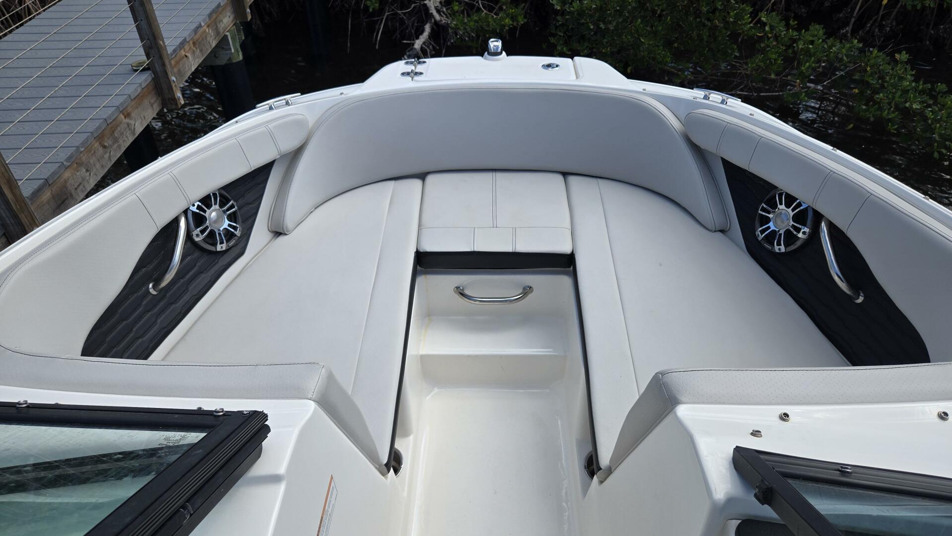 2023 Sea Ray SPX 210 OB - Image 16