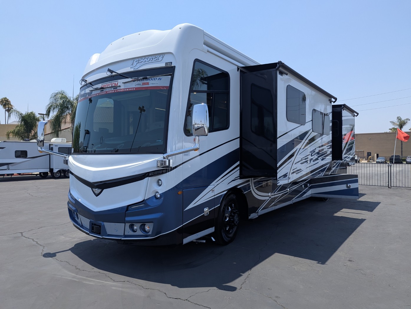 2026 Fleetwood Discovery LXE 40M - Image 3