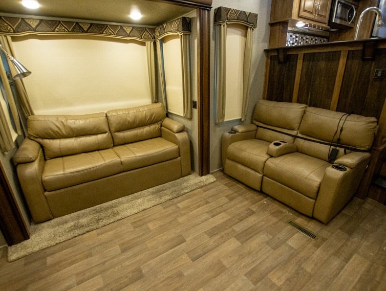 2018 Keystone Montana 3820FK - Image 14