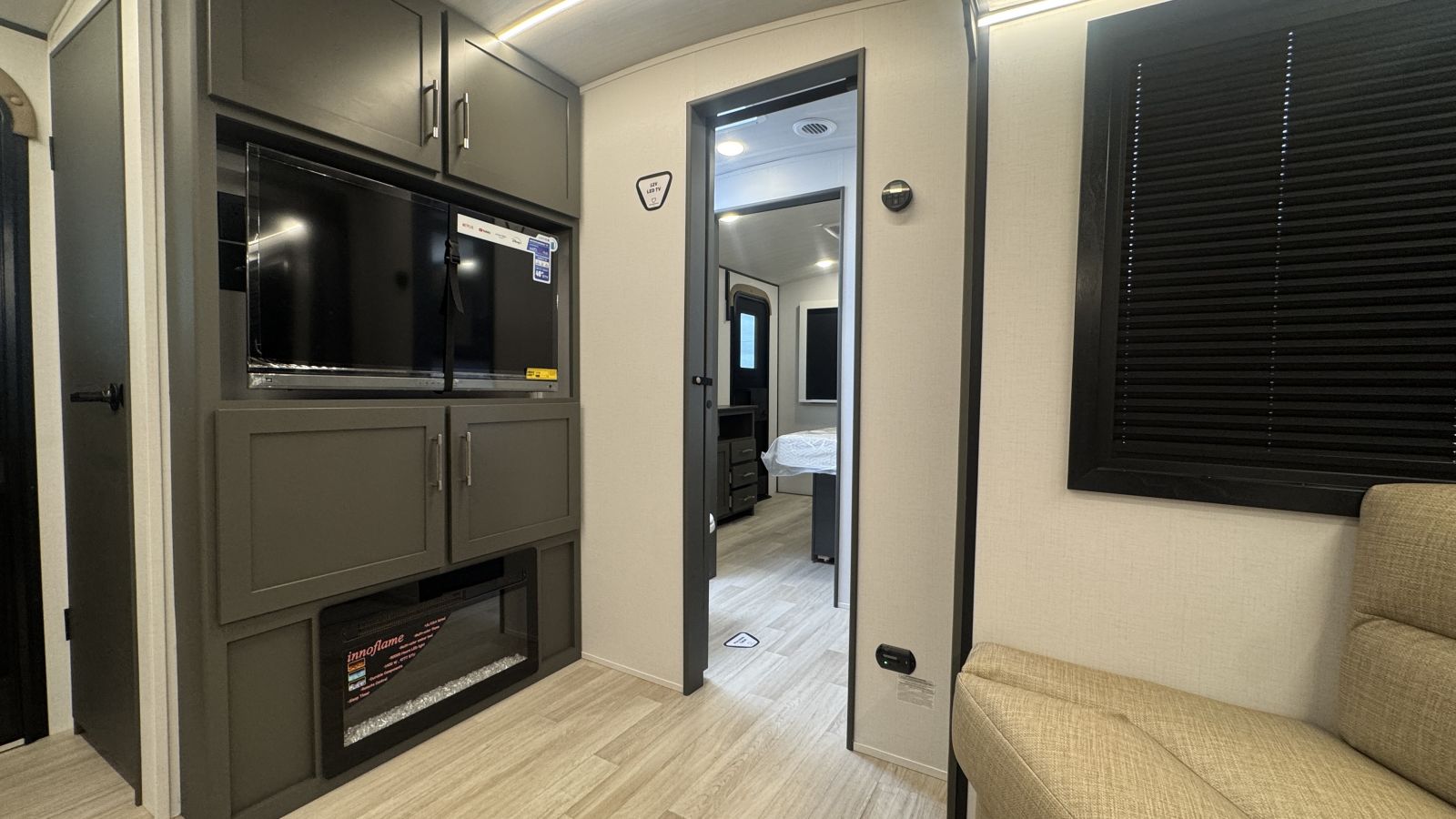2026 Keystone Bullet Premium 265FKS - Image 13