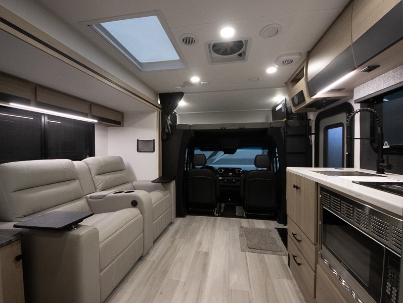 2025 Forest River Sunseeker 2400BDS - Image 14