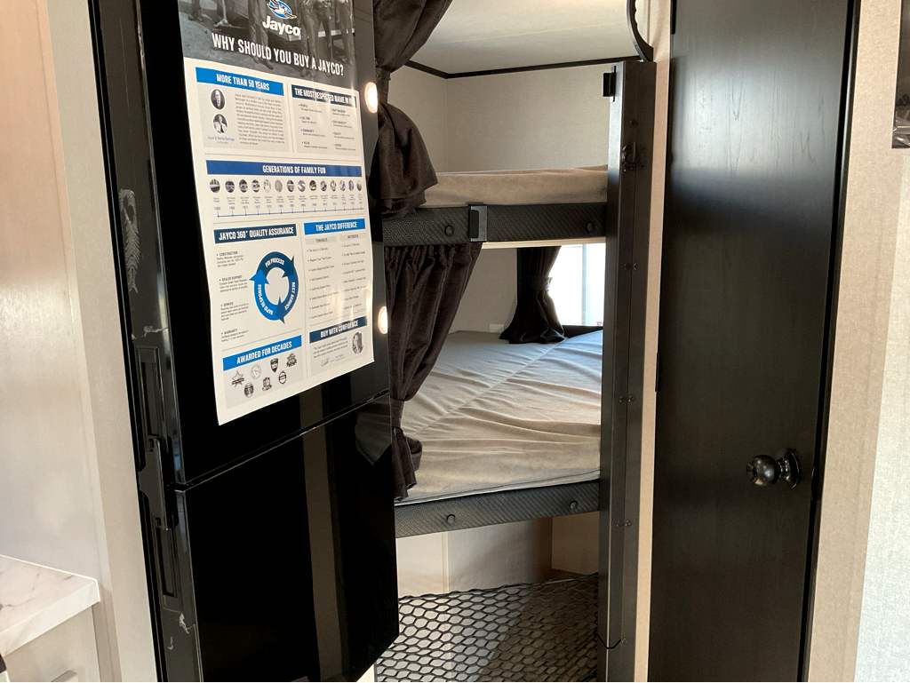 2026 JAYCO Jay Feather 19 MBS - Image 9