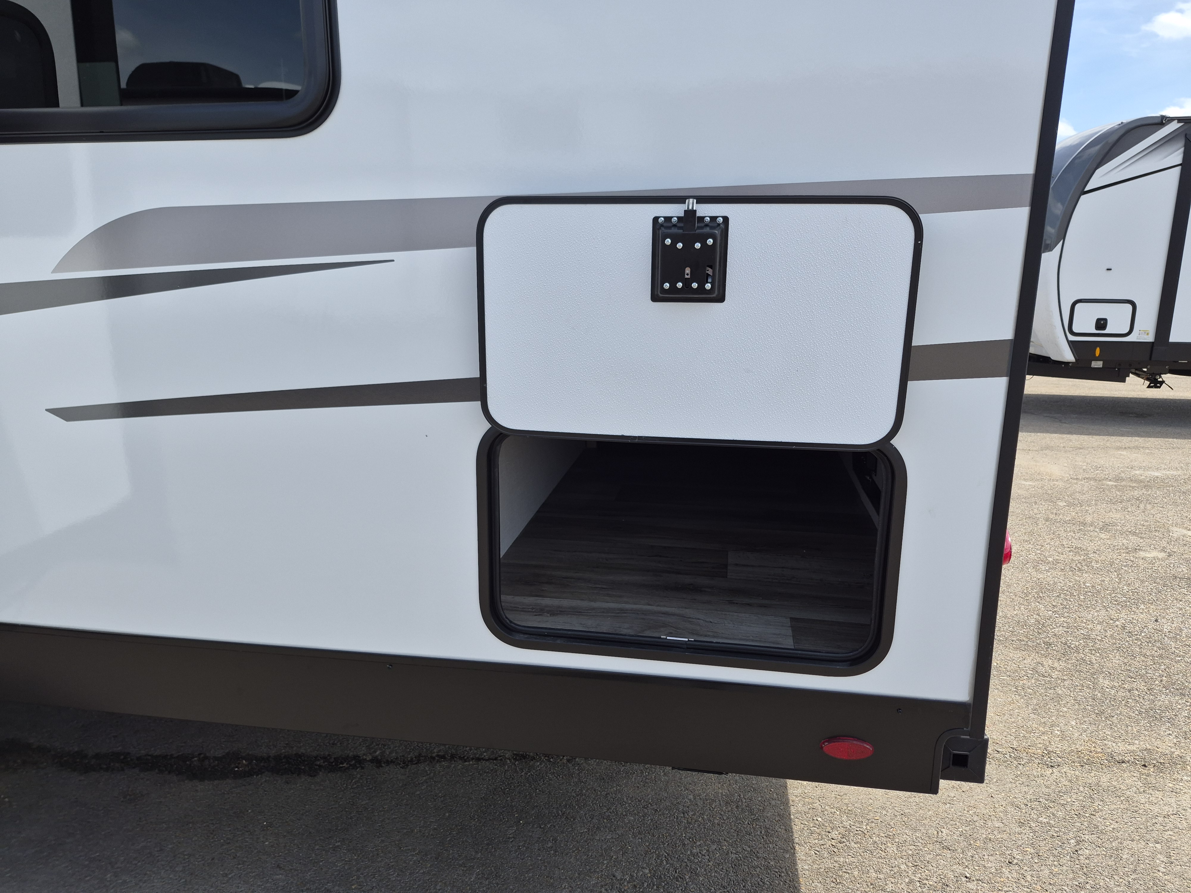2026 VENTURE RV SPORTTREK 271VBH - Image 6
