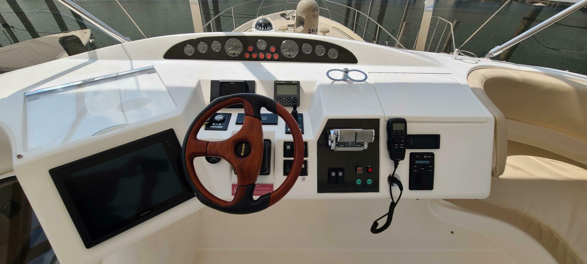 2006 Viking Sport Cruisers 61 Flybridge - Image 13