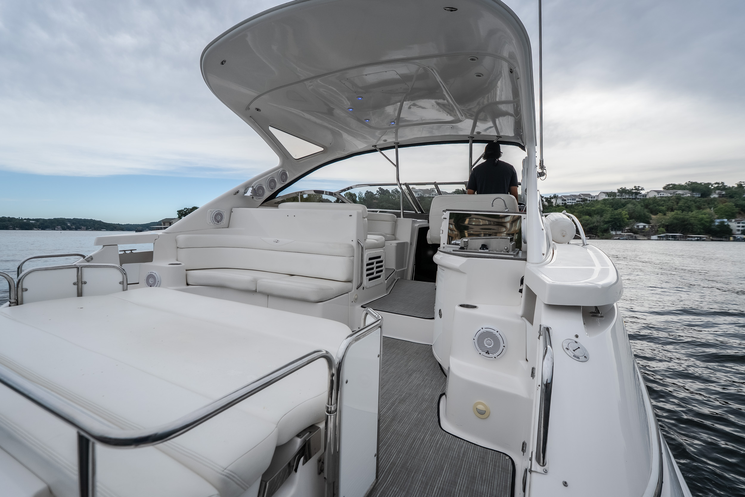 2009 Regal 4460 Express Cruiser - Image 7