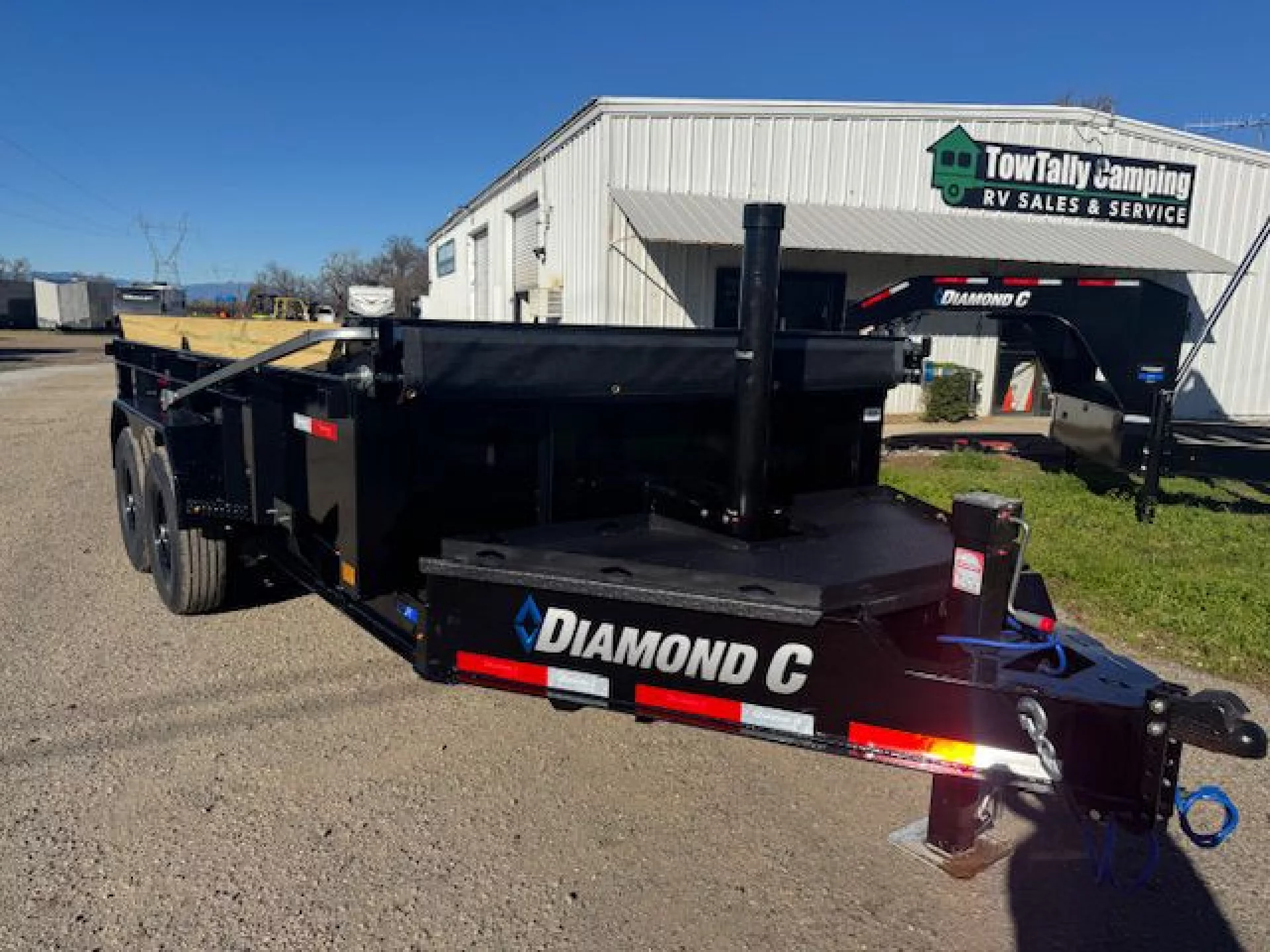 2026 DIAMOND C TRAILERS DIAMOND C LPT 207 HEAVY DUTY 14X82 24 SIDES - Image 1