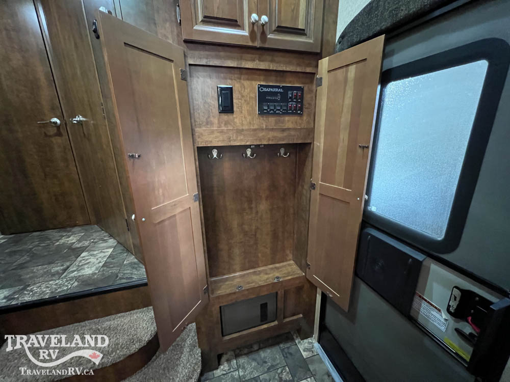 2015 Coachmen Chaparral Signature 327RLKS - Image 12
