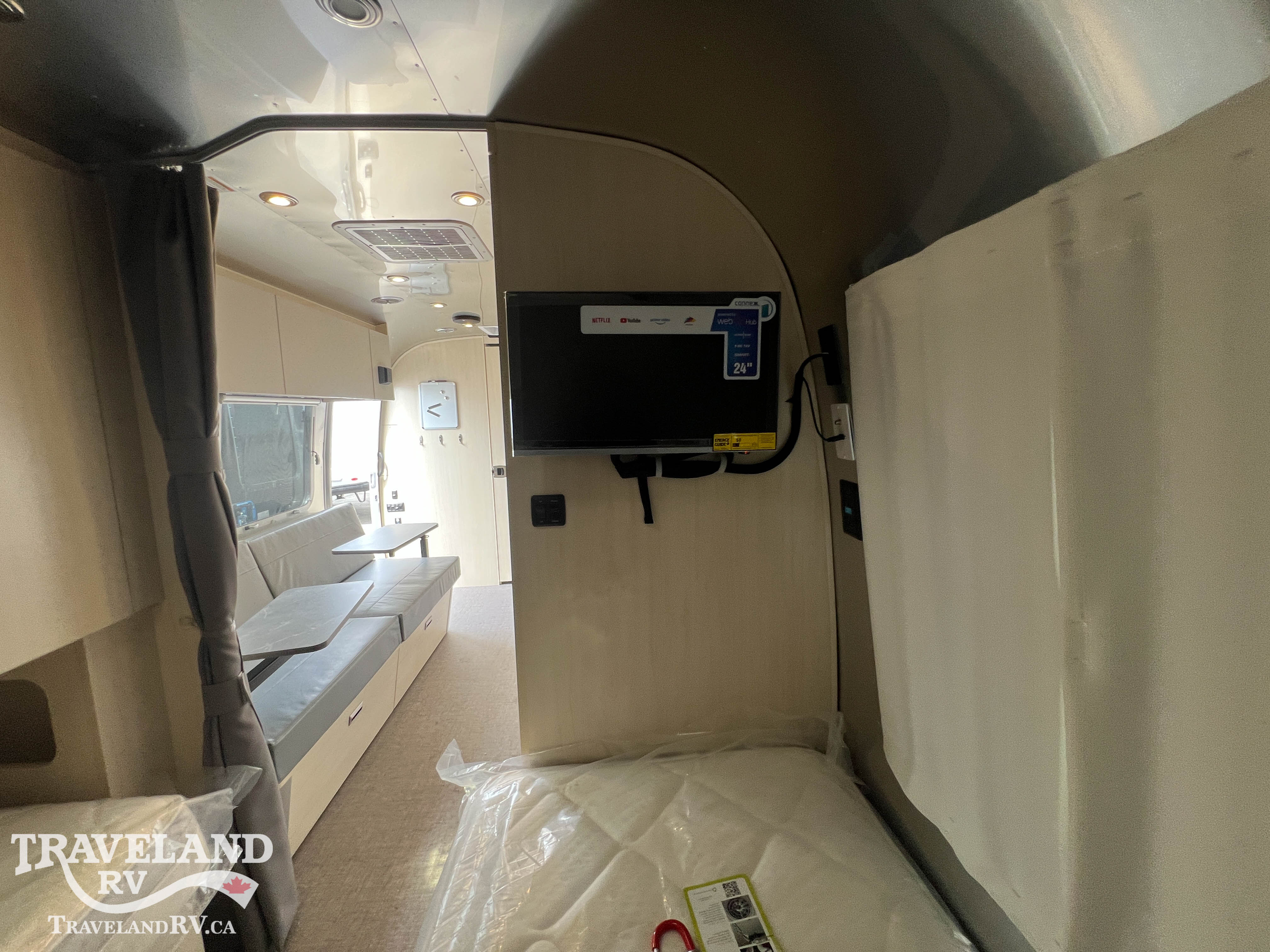 2026 Airstream Flying Cloud 23FBT - Image 24