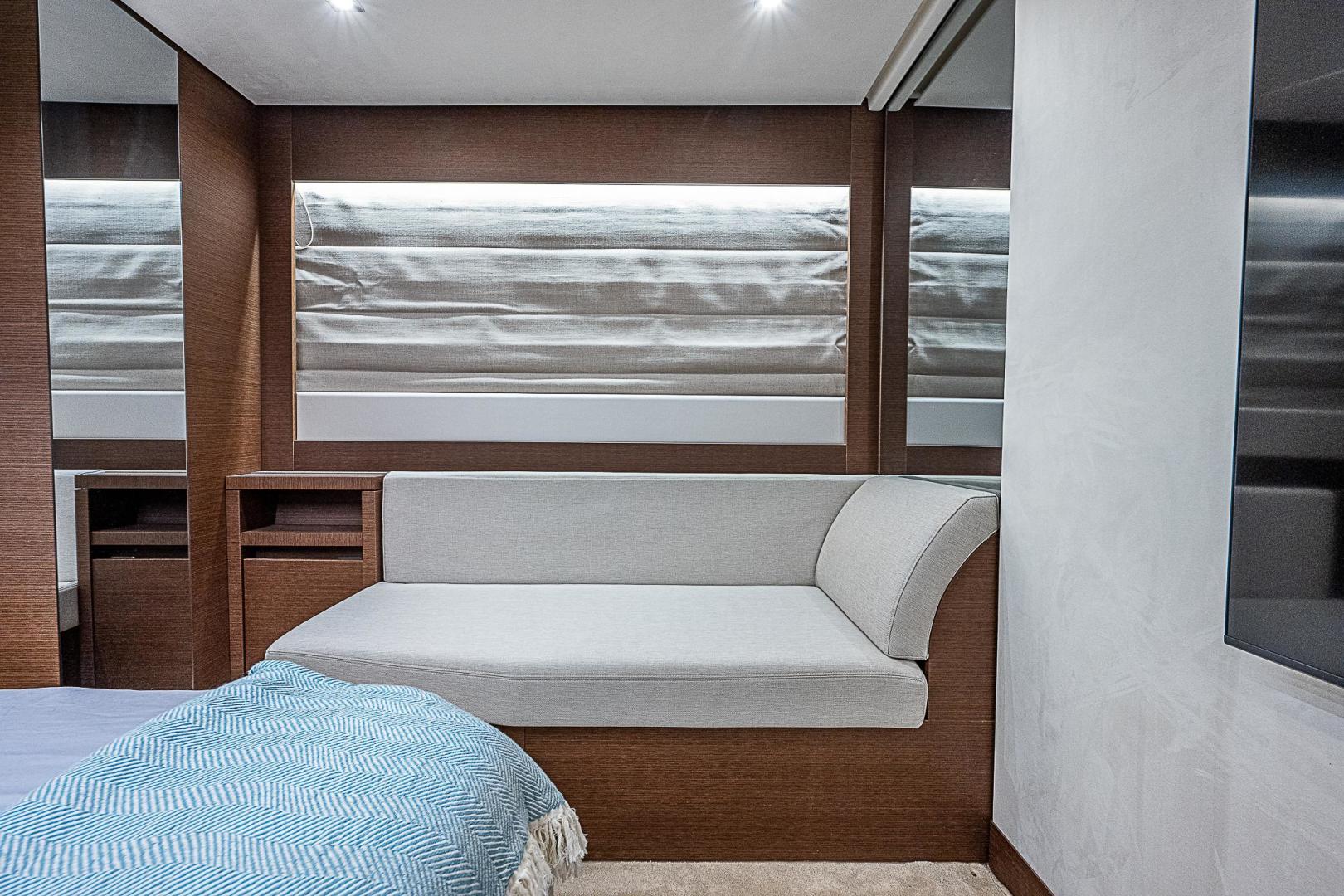 2022 Prestige 520 Fly - Image 28