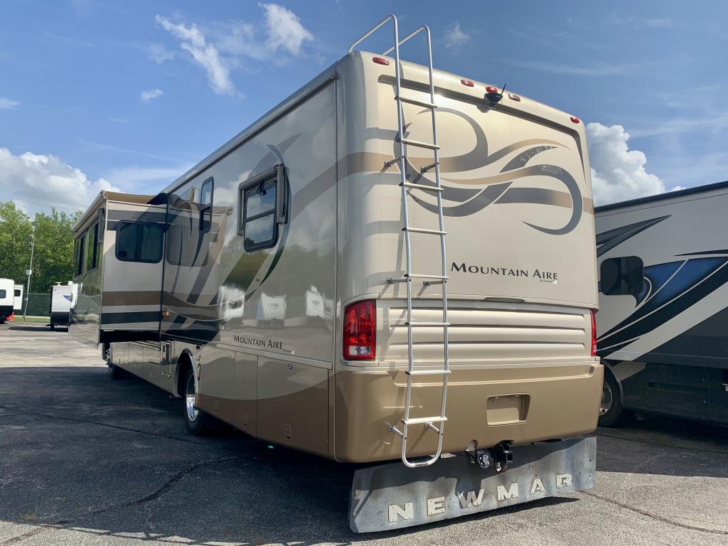 2005 MOUNTAIN AIRE 3778-WORKHORSE - Image 5
