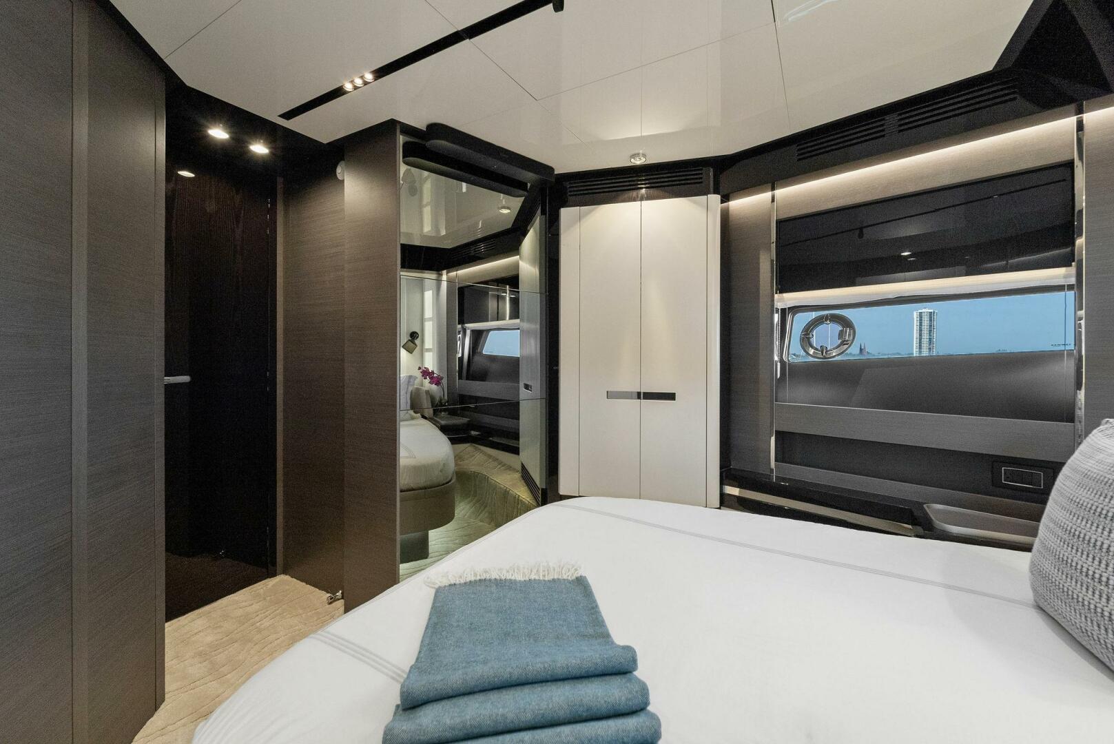 2022 Azimut S8 - Image 43