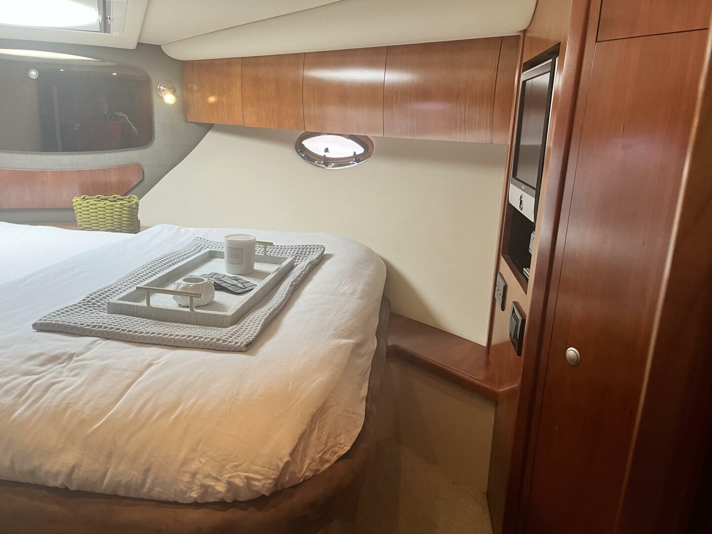 2008 Cruisers Yachts 390 Sport Coupe - Image 33