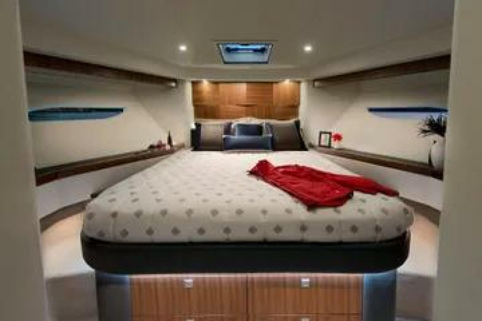2015 Riviera Riviera 6000 Sport Yacht Base - Image 30