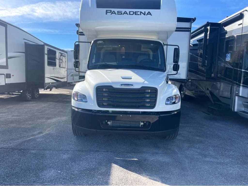 2026 THOR MOTOR COACH PASADENA 38DX - Image 2