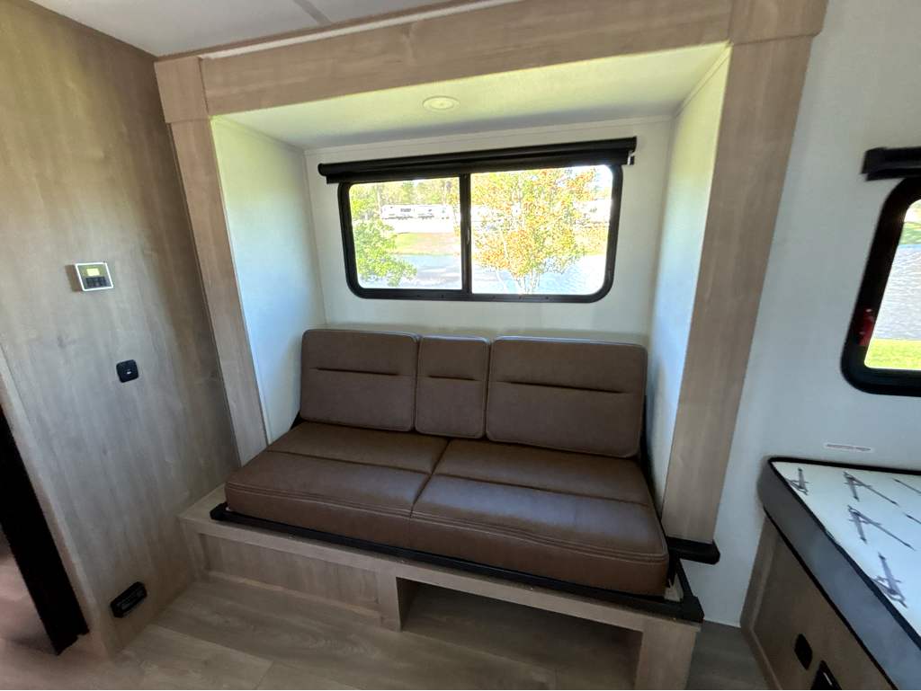 2026 GRAND DESIGN IMAGINE AIM 16MLA - Image 8
