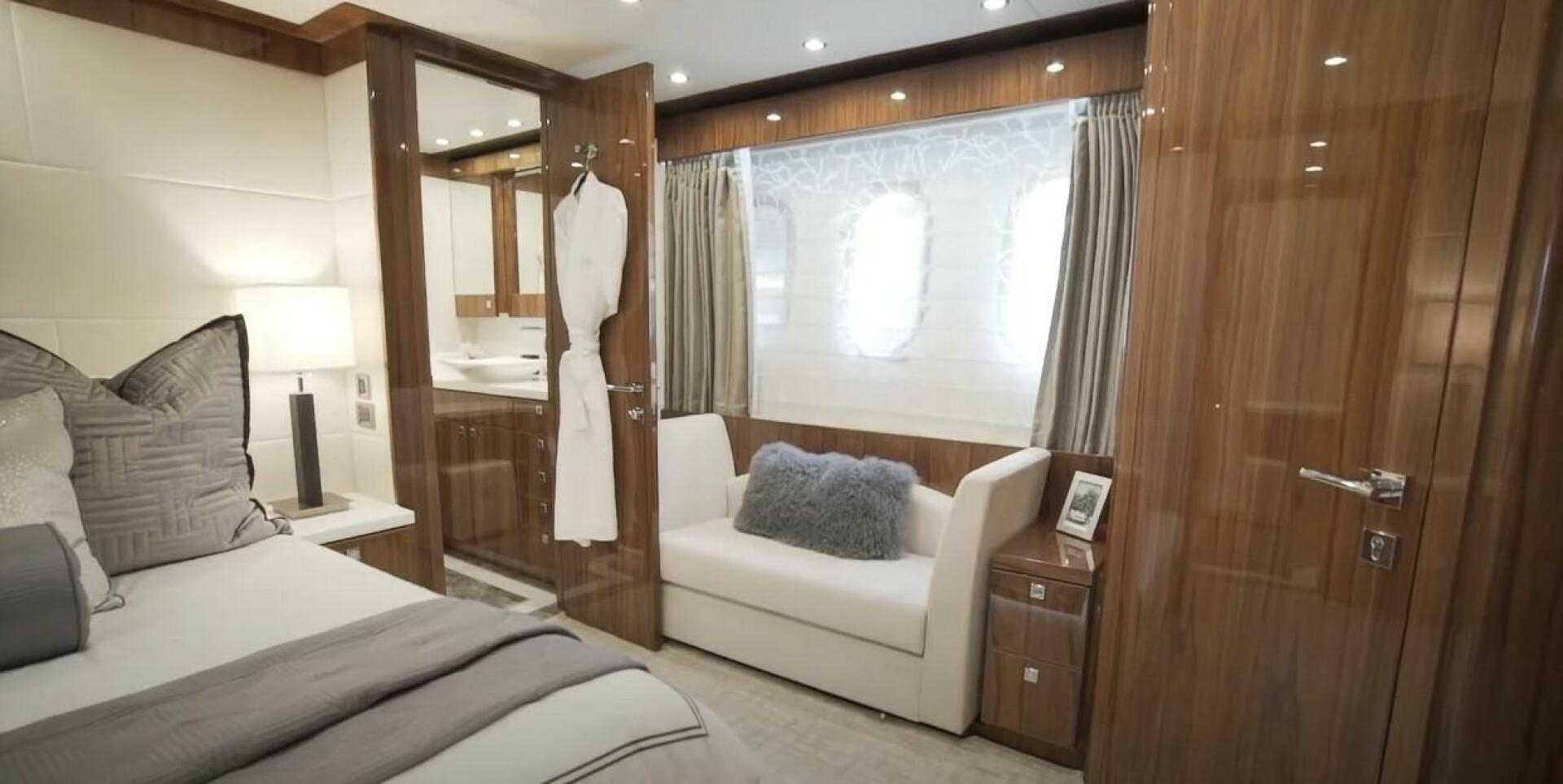 2017 Hargrave Raised Pilothouse - Image 18