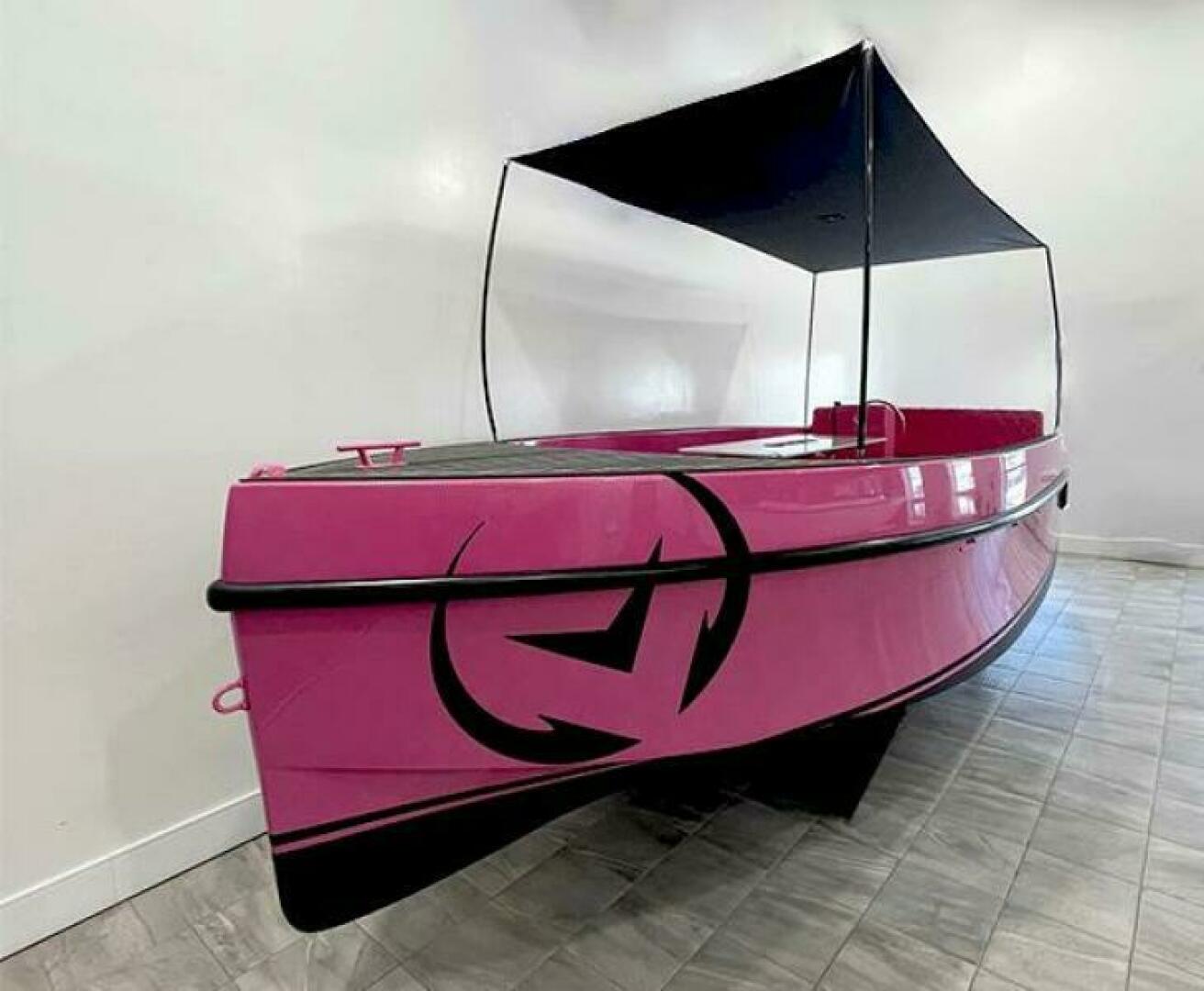 2024 Vision WX Tritoon - Image 11