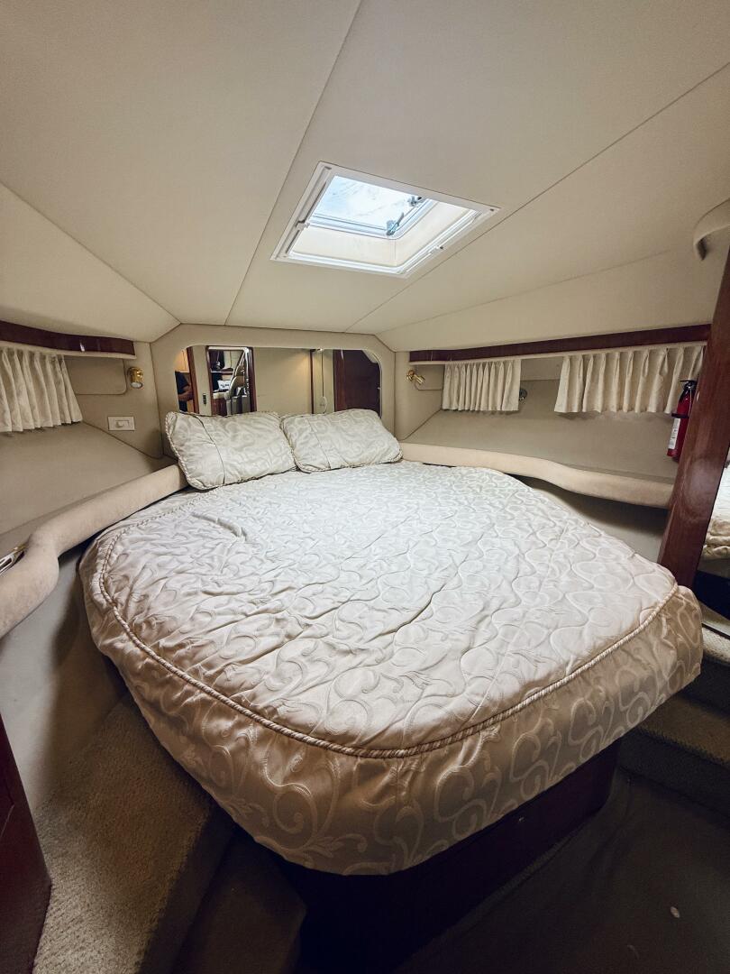 2003 Sea Ray 480 Motor Yacht - Image 38