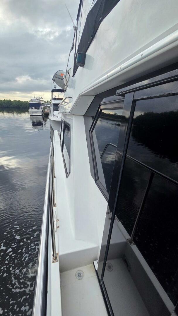 1998 Navigator 5300 - Image 12