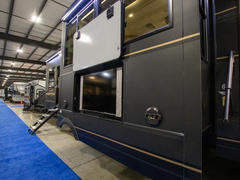 2025 Keystone Raptor 415 - Image 2