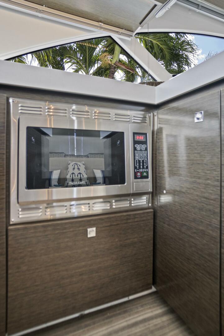 2019 Cruisers Yachts 54 Cantius - Image 27