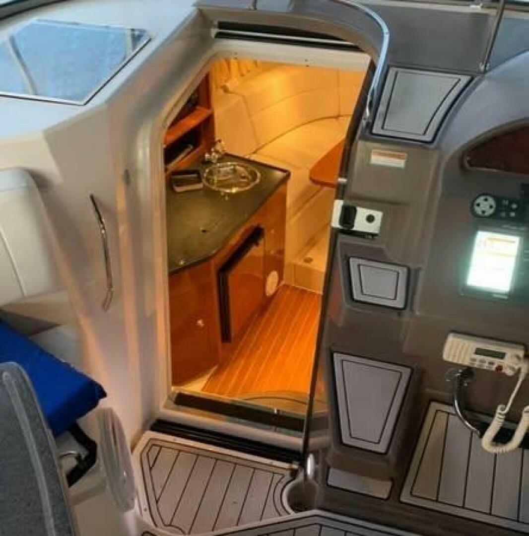 2006 Regal 3060 Window Express - Image 10