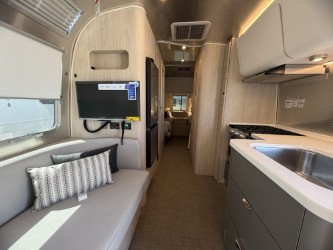 2026 AIRSTREAM GLOBETROTTER 25FBT - Image 14