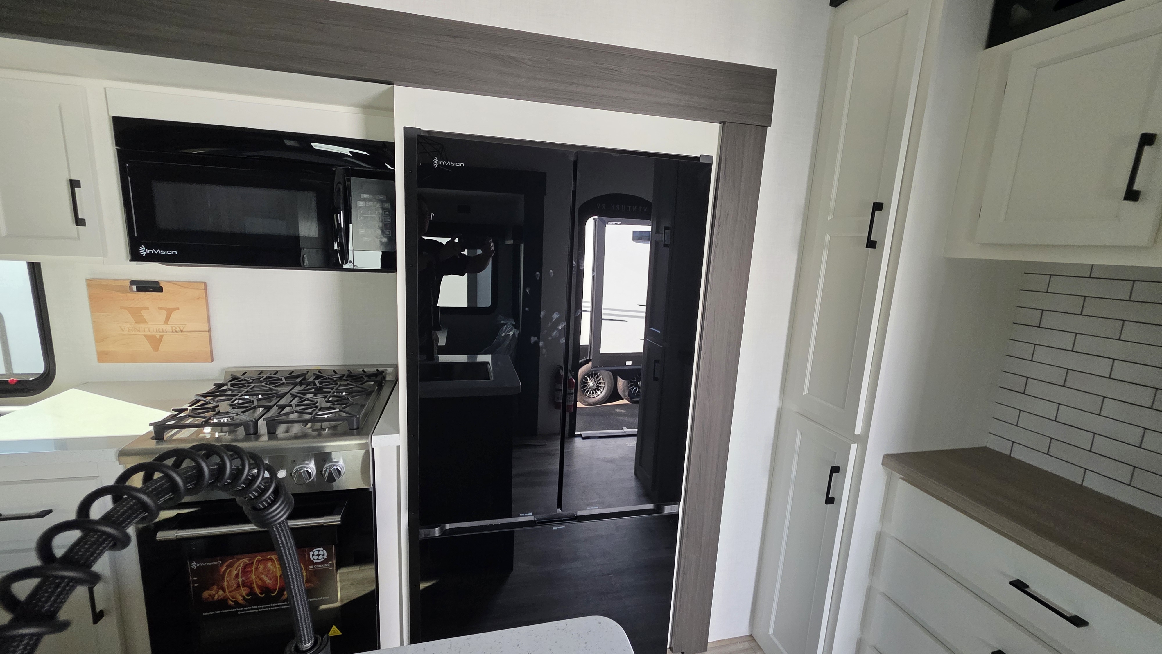 2027 VENTURE RV SPORTTREK 353VIK - Image 18