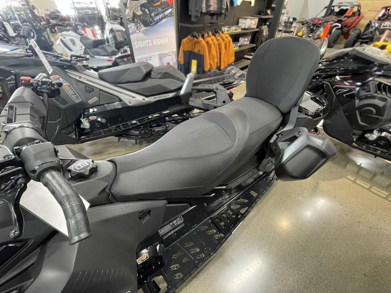 2025 Ski-Doo Grand Touring LE 900 ACE 137 Silent T. II 1.25 - Image 3