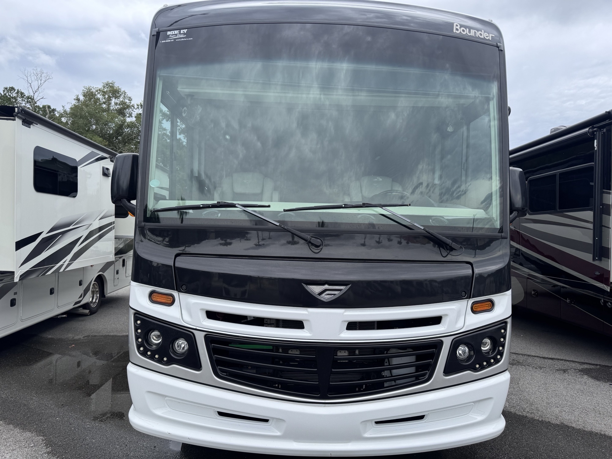 2020 Fleetwood BOUNDER 35K - Image 2